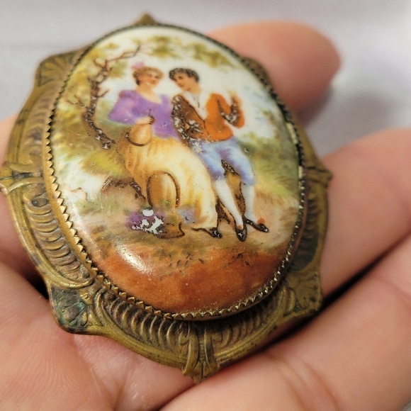 Victorian Hand Painted Porcelain Portrait Brooch. Gold Tone. Man & Woman Cameo - Picture 7 of 9